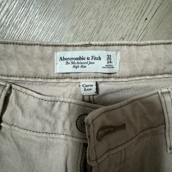 Abercrombie & Fitch Curve Love Cream 90’s High Rise Relaxed Jean Size 31/14 - Picture 5 of 8